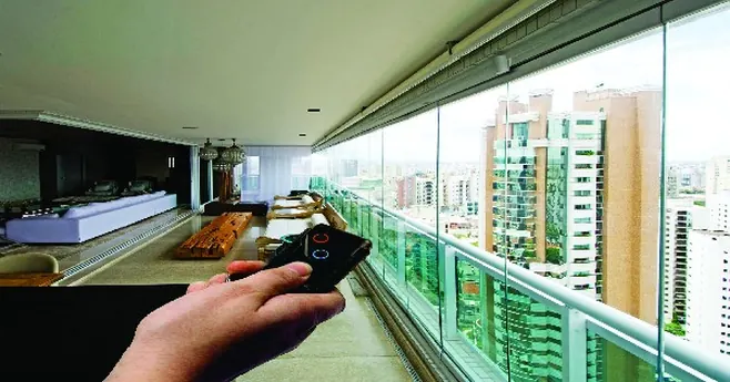 Cortina de vidro para uso frequente