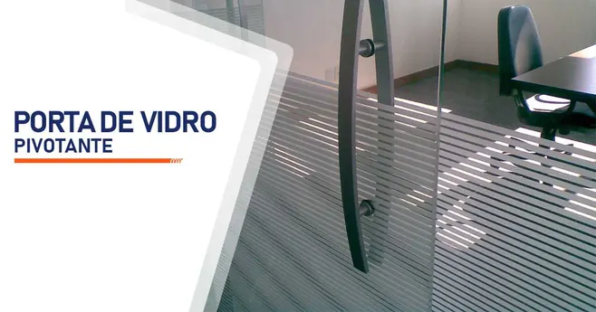 Porta pivotante de vidro