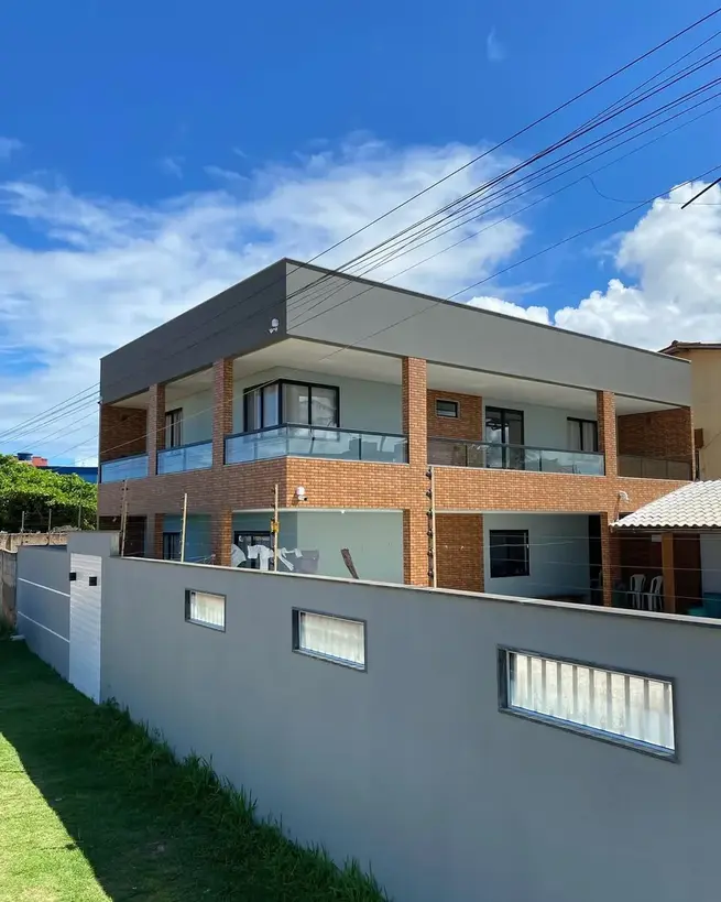 Guarda-corpo de vidro em Conchas com fixação discreta