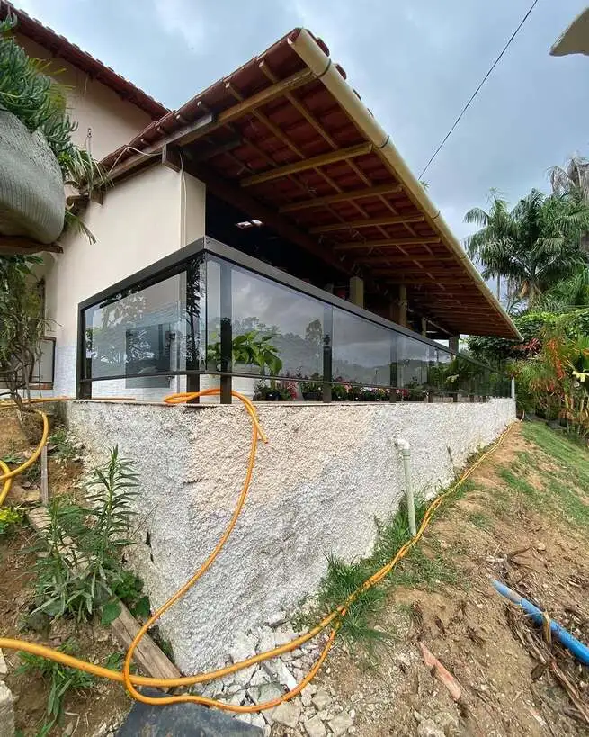Guarda-corpo de vidro em Corumbataí para desnível residencial
