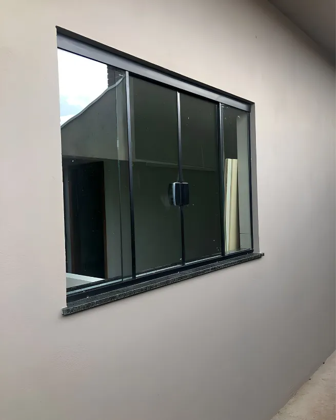 Janela de vidro em Conchal - acabamento limpo em janela de vidro
