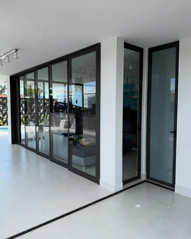 Portas de vidro em Mauá - acabamento limpo em porta de vidro